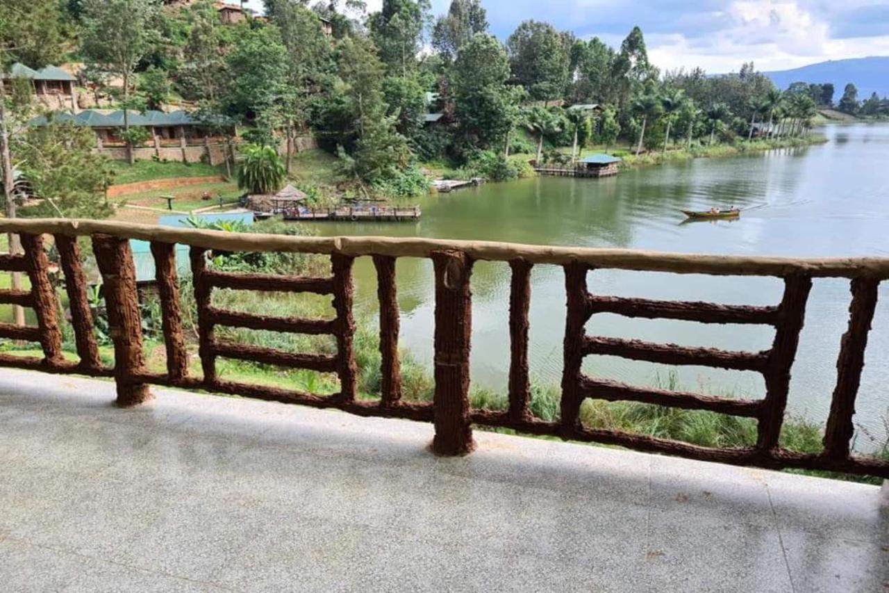 Bunyonyi Overland 4*